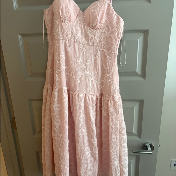 vestique Dresses & Skirts - vestique Pale Pink Lace Midi Dress